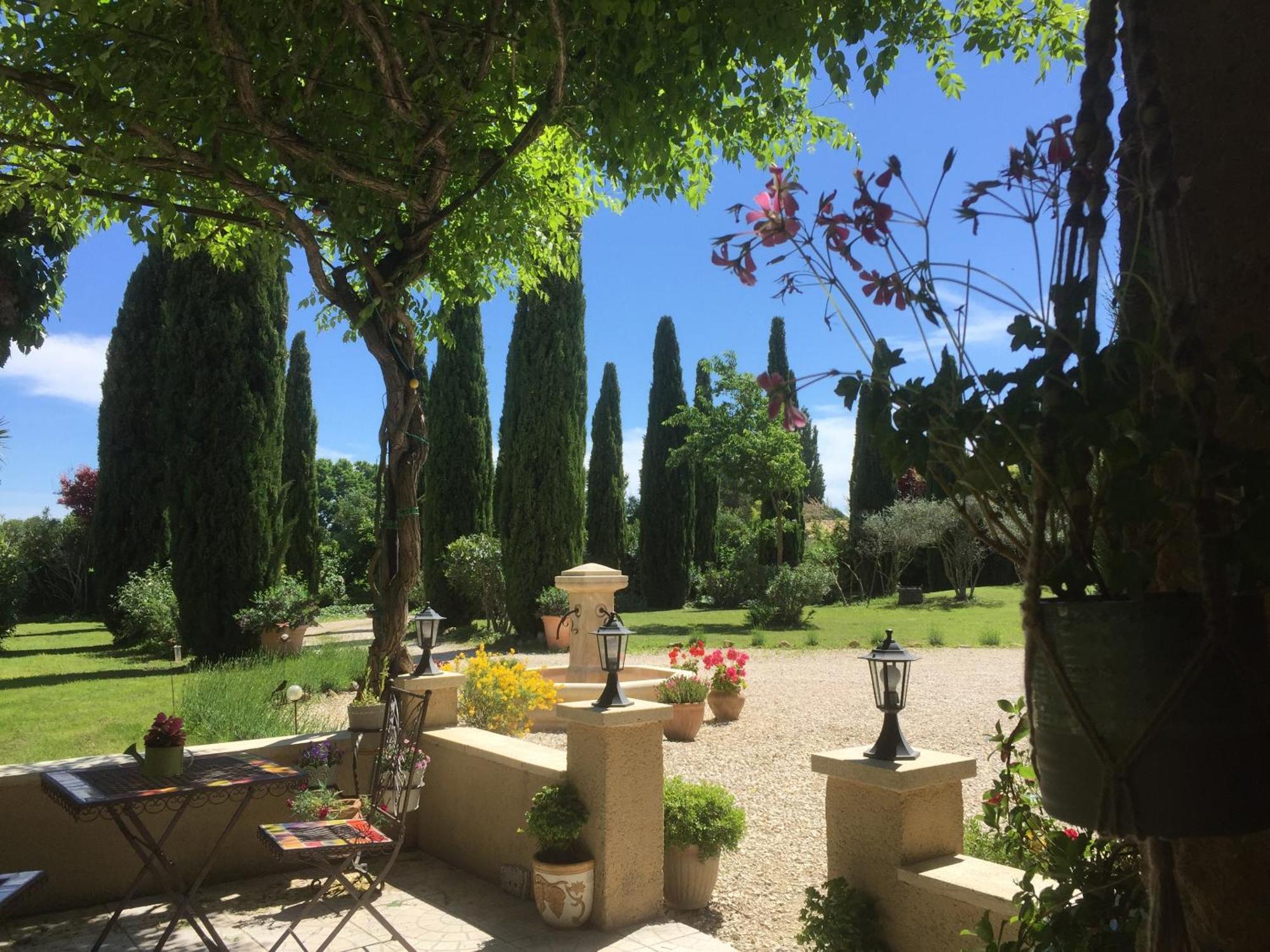 Отель Fontaine Des Magnarelles Althen-des-Paluds Экстерьер фото